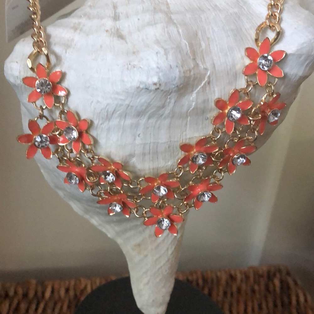 Pretty perfect petals orange flower necklace